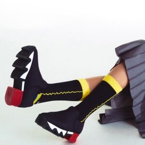 IRI NYC Wes 1 black red low top sneakers